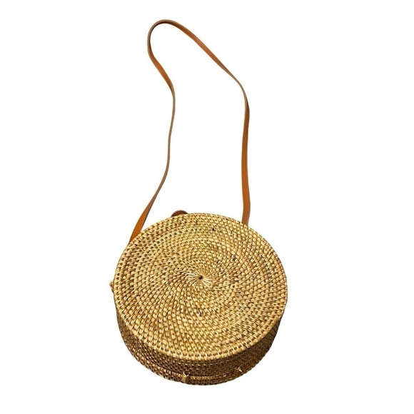 Rattan round small crossbody purse floral lining snap closure. - Picture 13 of 16